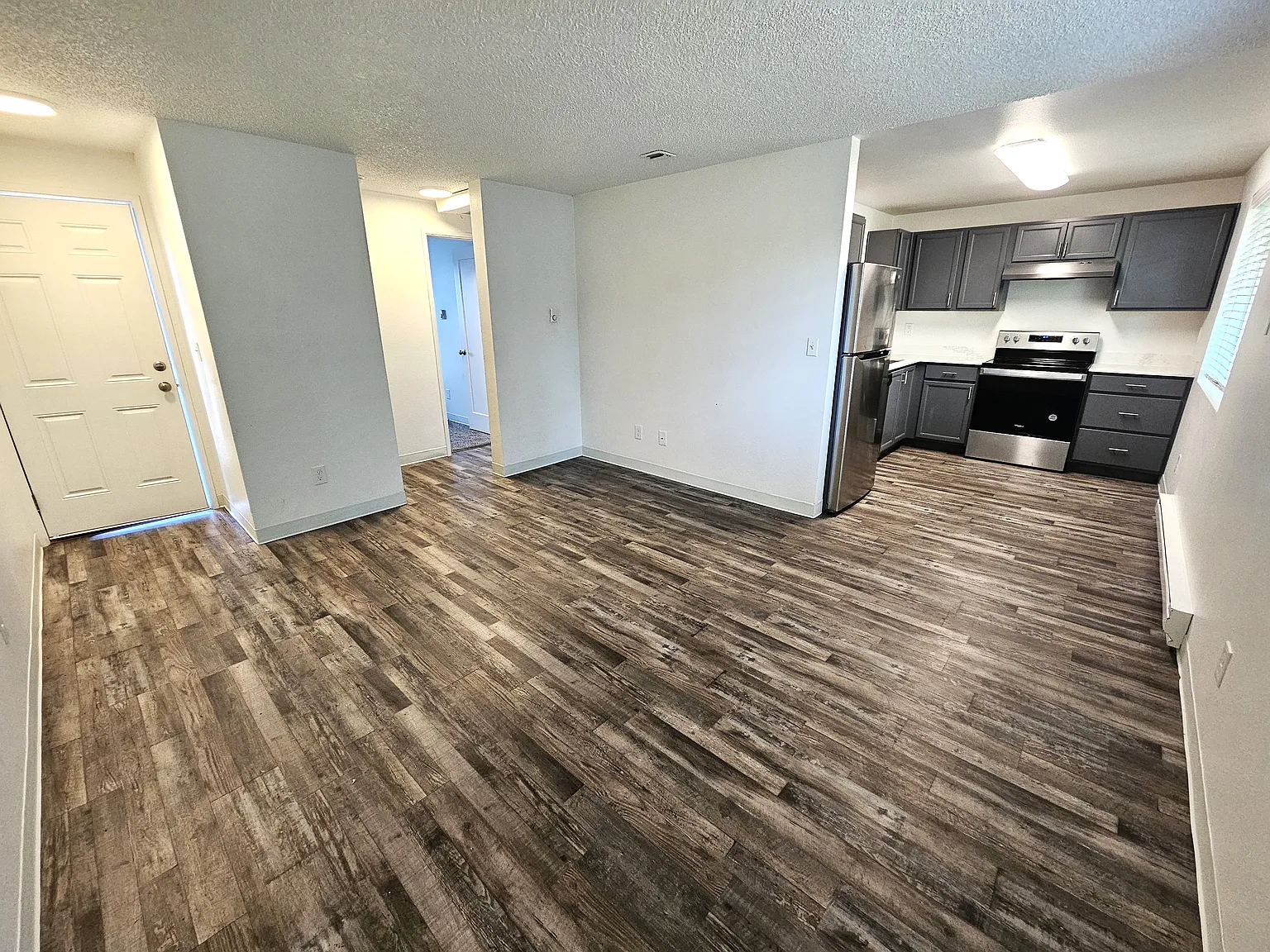 Chandelle Apartments — Photo 3