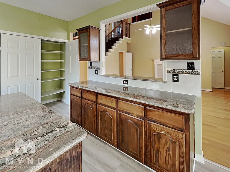 102 Elm Fork Dr — Photo 10