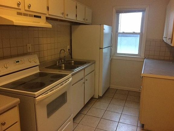 3rd image of 5421 S Benton Ave