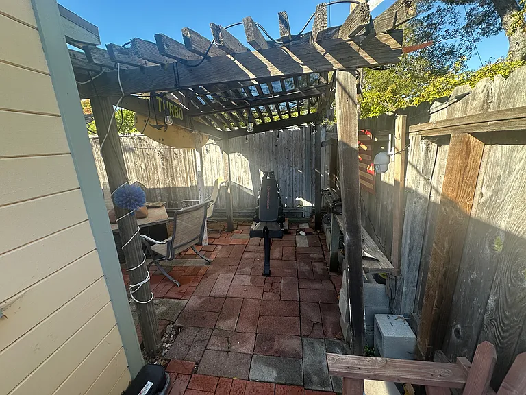 551 Hathway Ave #1/2 — Photo 4