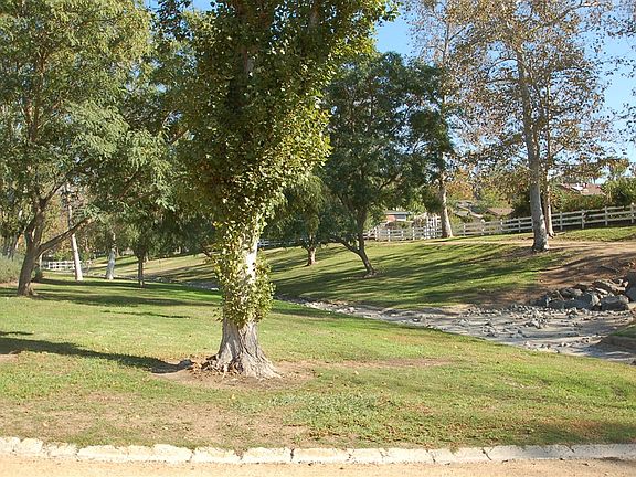 4th image of 761 Lazy Circle Dr