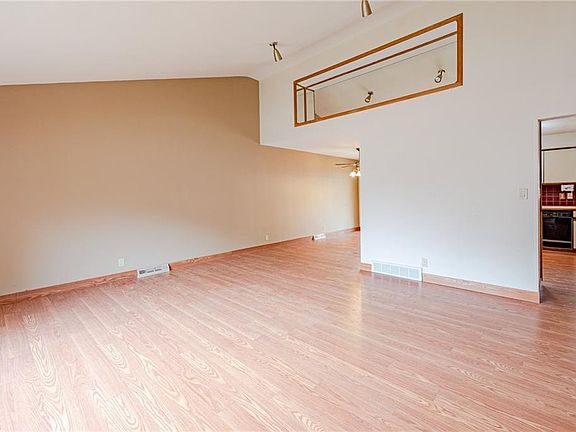 2nd image of 6690 Crenshaw Dr