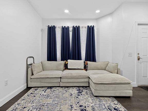4th image of 528 Charles St #1A