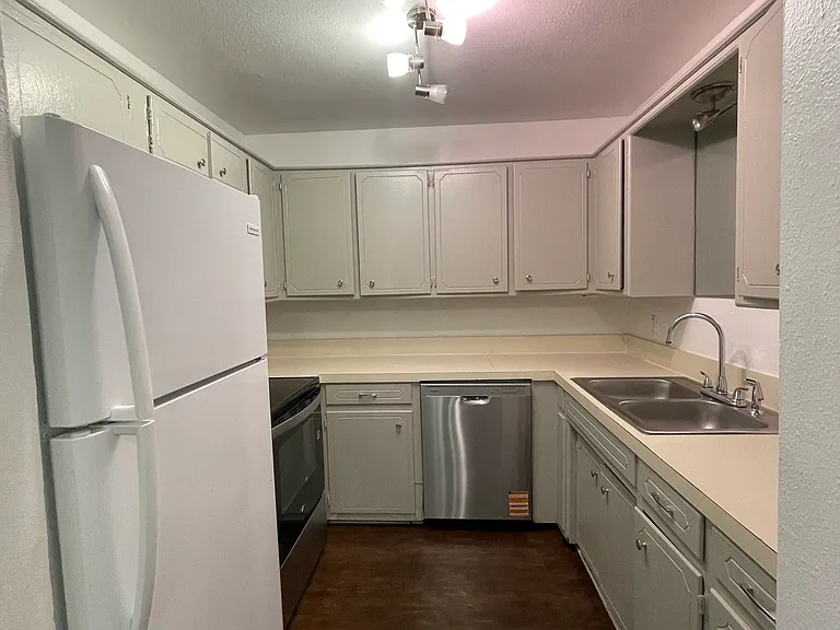 2521 N Travis St #4A — Photo 3