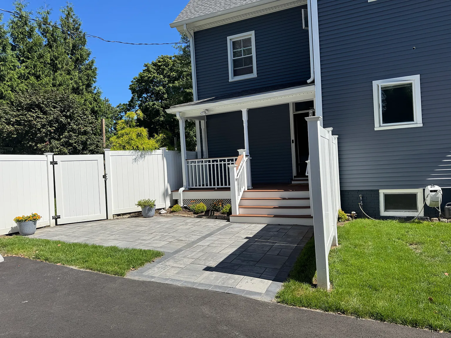 2 bed, 1.5 bath, 1000 sqft, $4,750 — Photo 1