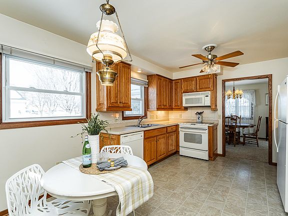 5th image of 3917 16th Ave NW