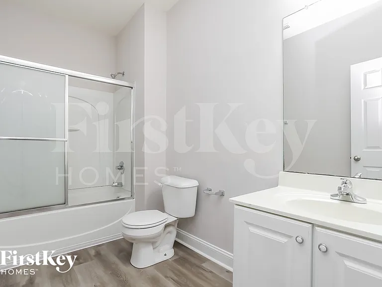 182 Norwich Dr — Photo 17