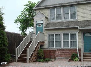 83 Locust Ave APT 415, New Canaan, CT 06840