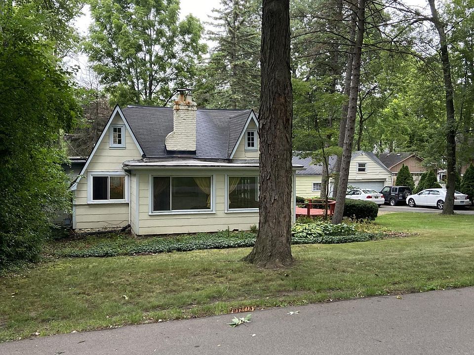 1st image of 2208 Lakeshire Dr