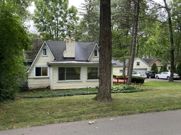 2208 Lakeshire Dr, West Bloomfield, MI 48323