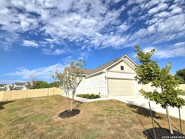3 bed, 2.0 bath, 1397 sqft, $1,800 — Photo 2