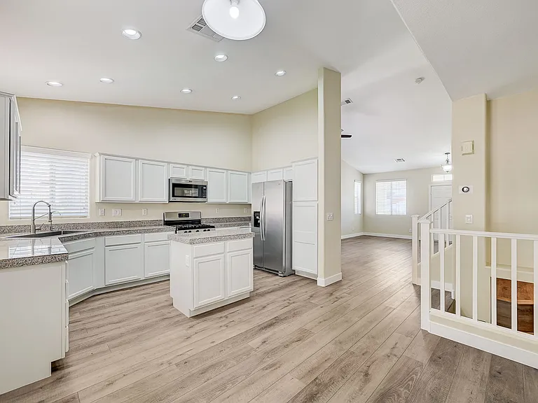11490 Steponia Bay St — Photo 12
