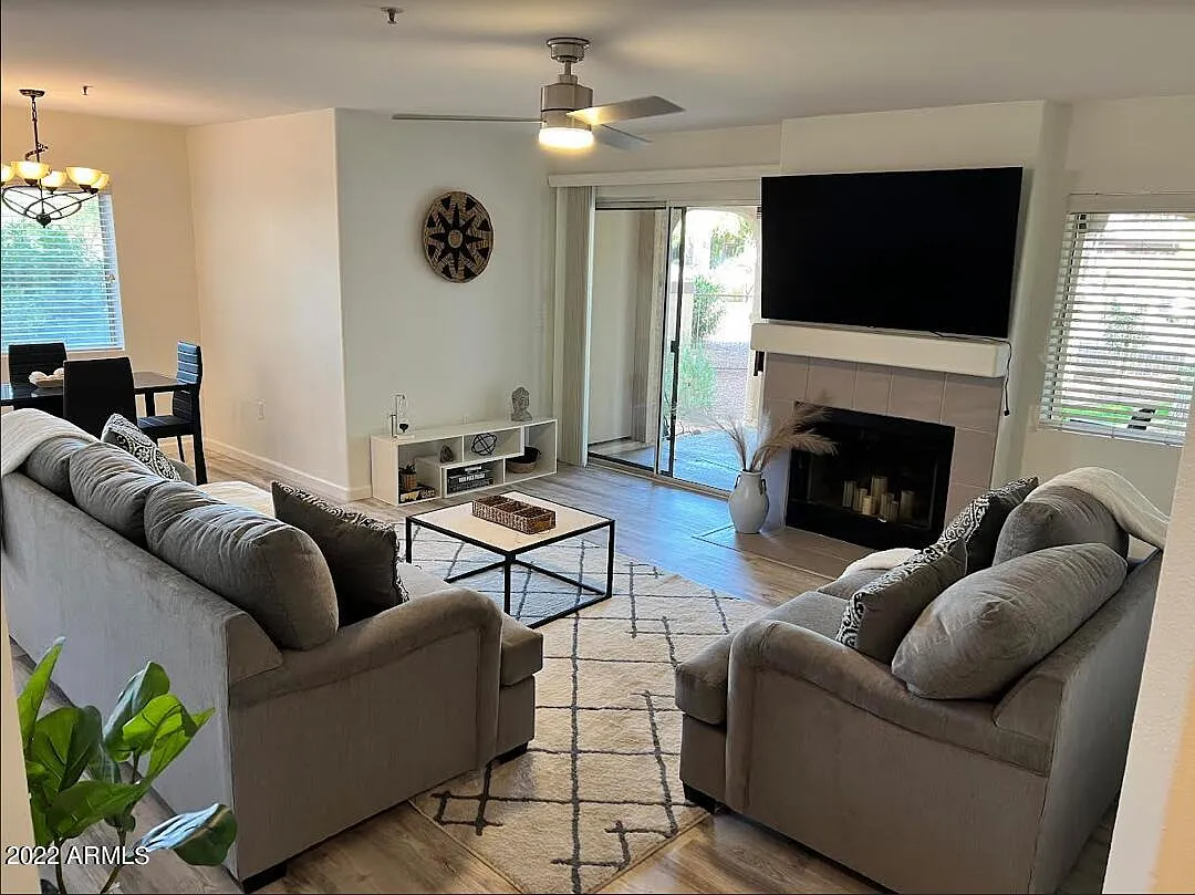 3 bed, 2.0 bath, 1497 sqft, $2,600 — Photo 4