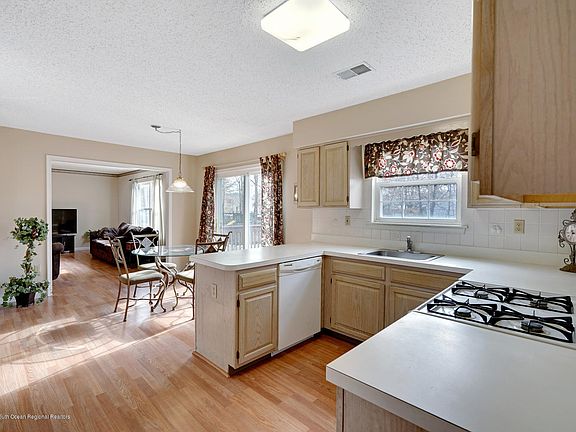 2nd image of 1942 White Knoll Dr