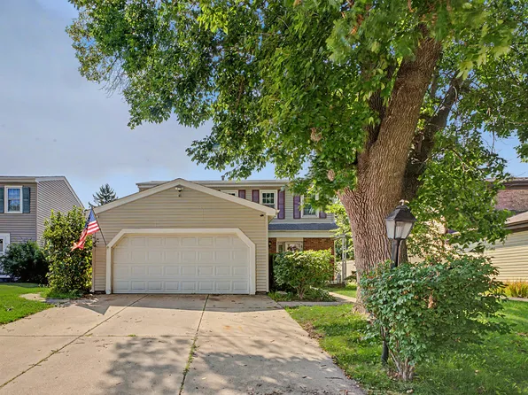 520 Dover Dr, Roselle, IL 60172