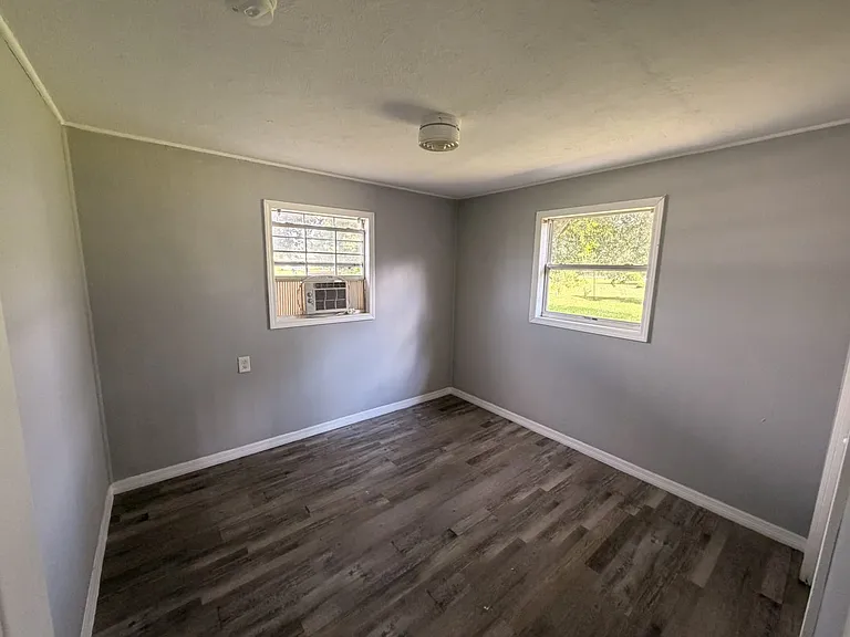 1418 Woodlawn Ave — Photo 4