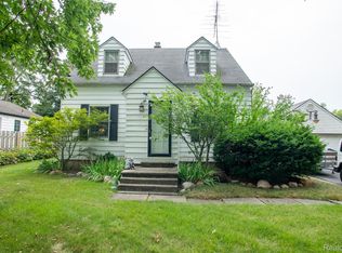 228 Coleman Dr, Waterford, MI 48328