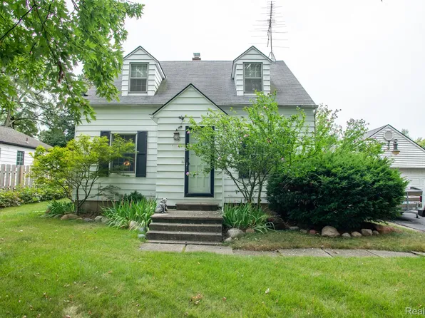 228 Coleman Dr, Waterford, MI 48328