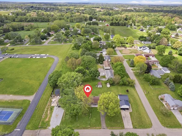 12097 Lisa Ave NW, Hartville, OH 44632