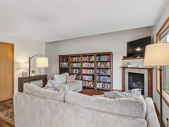 5th image of 1003-1049 Scott Park Dr #13
