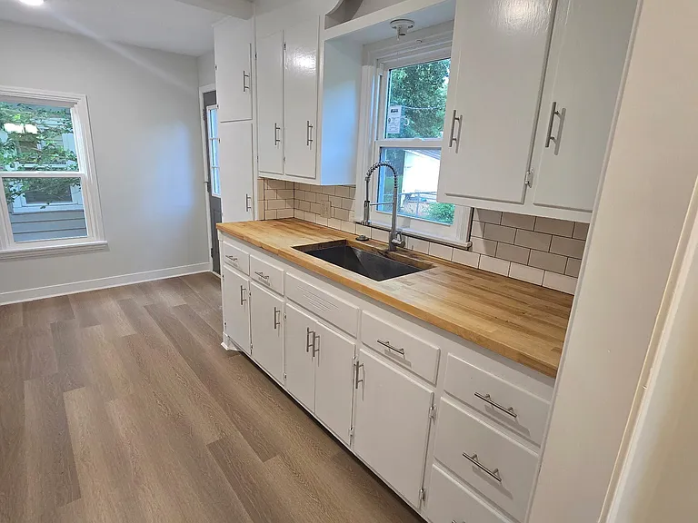 916 N Belmont Ave — Photo 5