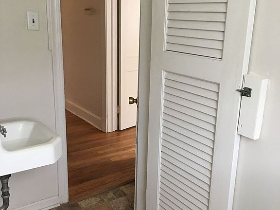 4th image of 913 Monument Ave APT 7