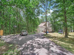 1607 N Rocky Mountain Dr, Effort, PA 18330