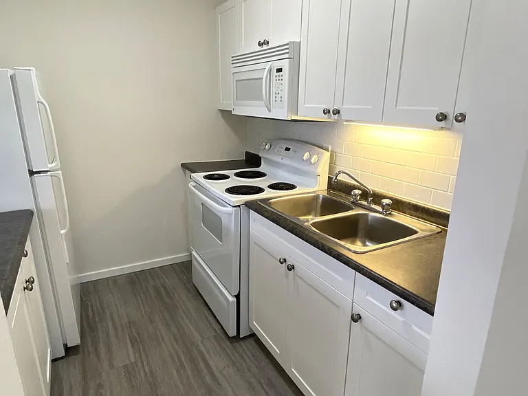 21 Macdonald Dr — Photo 1