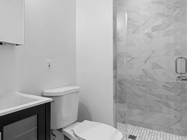 176 E 85th St #2B — Photo 4