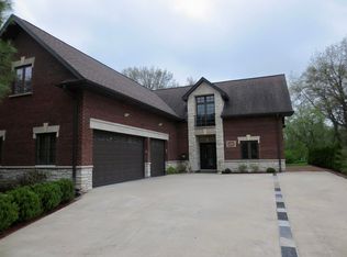 200 Griffin Pl SW, Poplar Grove, IL 61065