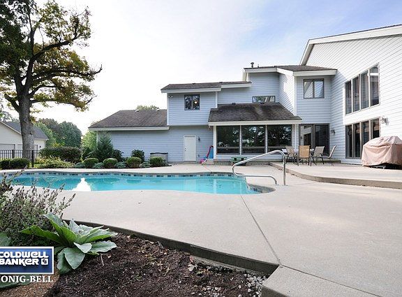 3rd image of 35 Colony Ct