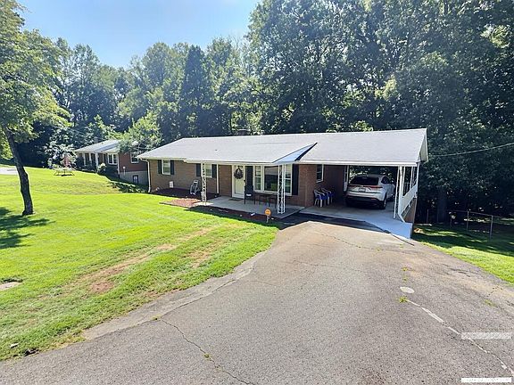 4th image of 803 Banks Rd