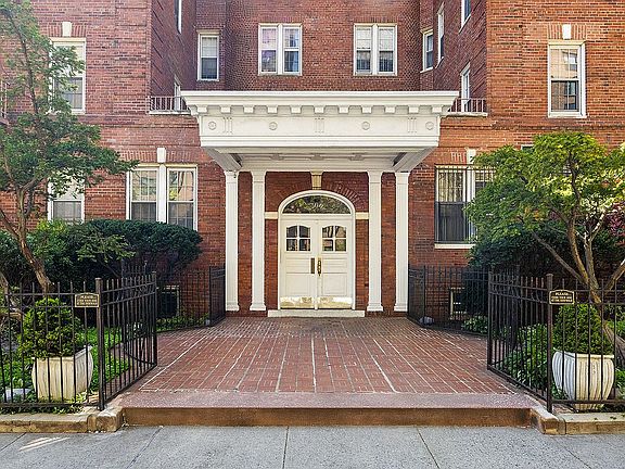 5th image of 360 Clinton Ave APT 1R