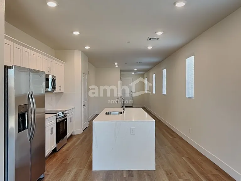 870 English Primrose St — Photo 4