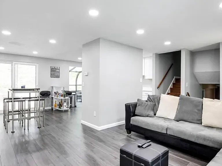 15337 Edgehill Dr — Photo 2