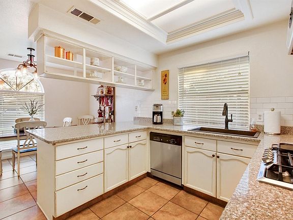 4th image of 398 Palm Cir