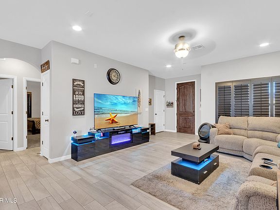 3rd image of 908 Tolworth St