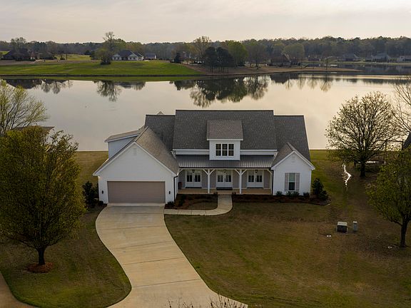 4th image of 1334 W Lakeshore Dr