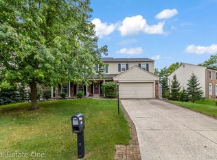 909 Ravine Terrace Ct, Rochester Hills, MI 48307