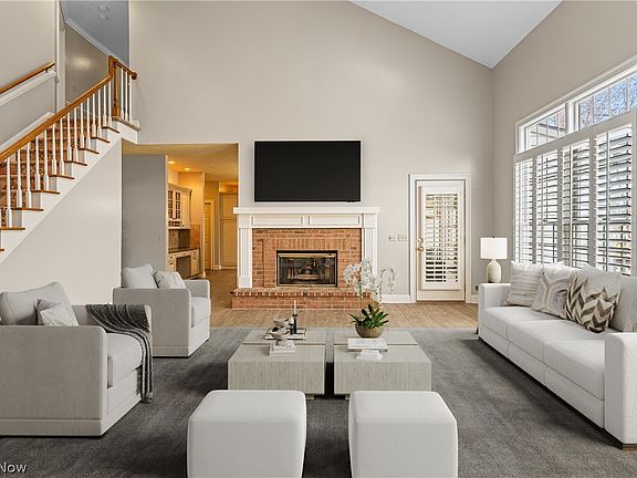 5th image of 1215 Greenmont Cir