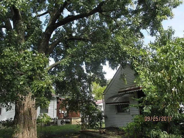 924 Midland Ave photo 1