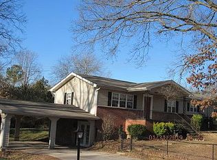 301 Greens Lake Cir, Rossville, GA 30741