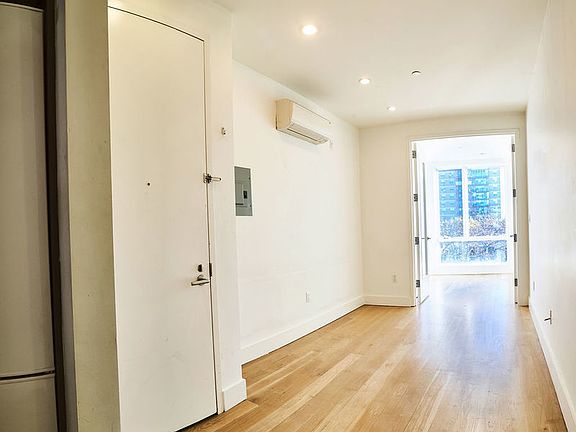 3rd image of 87 Montrose Ave #5LL