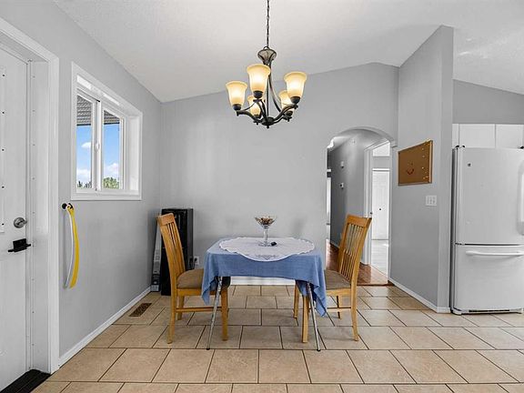 4th image of 132 W Meadowpark Dr