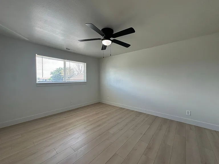 1801 W Parkway Blvd — Photo 17