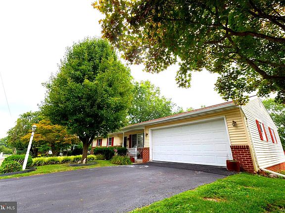 3rd image of 110 Hemlock Rd