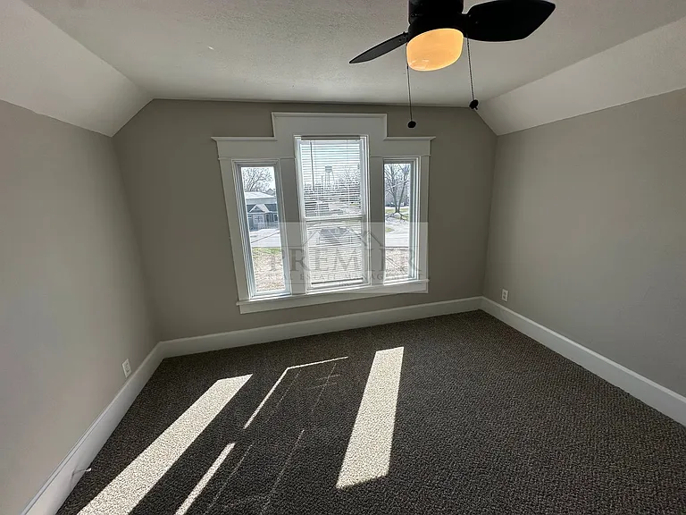 184 W North St — Photo 22