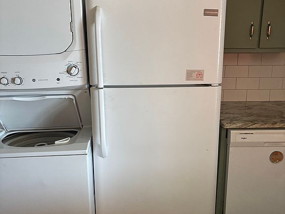 2nd image of 106 Harbor Dr Unit 115