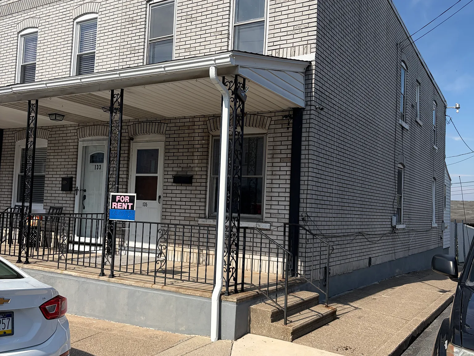 3 bed, 1232 sqft, $2,100 — Photo 1