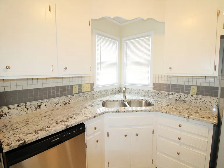 3032 Chenango Dr — Photo 11